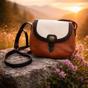 Universal Thread Tan & Cream Saddle Crossbody Bag – Adjustable Strap 🤎👜
